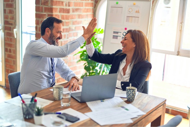Arbeitskollegen lernen Business Spanisch für Firmen in München